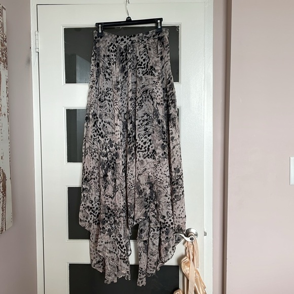Religion Sheer Praise Skirt - Picture 3 of 6